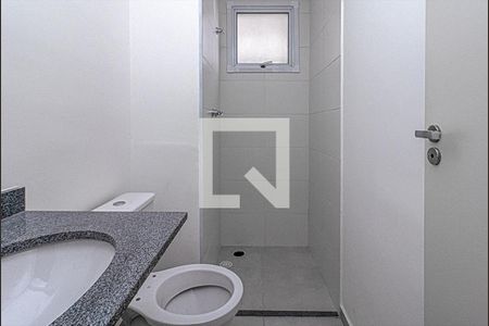 banheiro social_2 de apartamento para alugar com 2 quartos, 42m² em Vila Vermelha, São Paulo