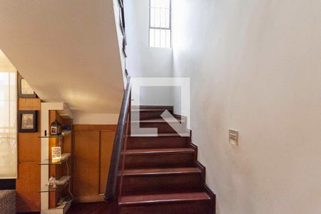 Escada de casa de condomínio à venda com 4 quartos, 183m² em Alto Caiçaras, Belo Horizonte