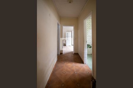 Corredor de casa à venda com 3 quartos, 450m² em Vila das Oliveiras, Taboão da Serra