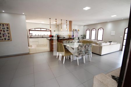 Sala de casa para alugar com 4 quartos, 275m² em Balneario Flórida, Praia Grande