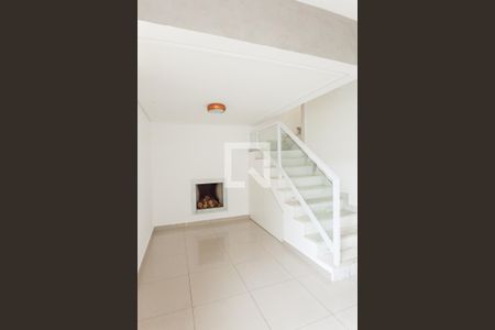 sala de casa de condomínio à venda com 4 quartos, 200m² em Vila Madeira, Nova Lima