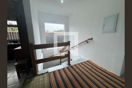 escadas para acesso a sala e cozinha de casa à venda com 5 quartos, 260m² em Pedreira, São Paulo