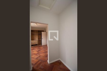 Closet da suíte de casa à venda com 2 quartos, 120m² em Jardim Sao Ricardo, São Paulo