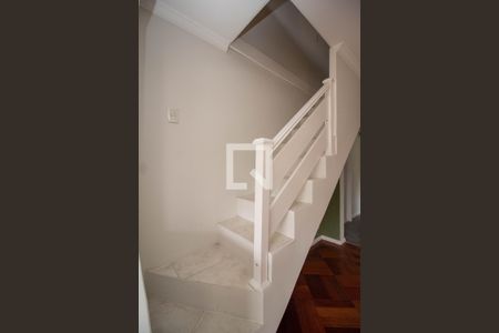 Escada de casa à venda com 2 quartos, 120m² em Jardim Sao Ricardo, São Paulo