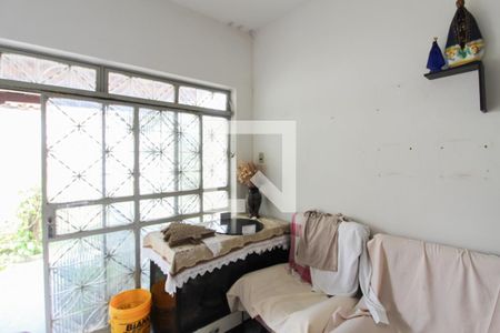 Sala 1 de casa para alugar com 3 quartos, 360m² em Floramar, Belo Horizonte