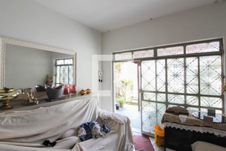 Sala 1 de casa para alugar com 3 quartos, 360m² em Floramar, Belo Horizonte