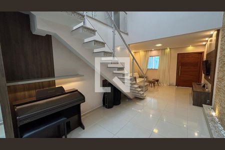 Sala de casa à venda com 3 quartos, 146m² em Vila Cecília Maria, Santo André