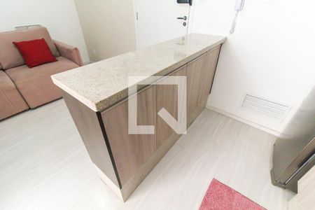 Sala/Cozinha de apartamento à venda com 1 quarto, 28m² em Vila Campanela, São Paulo