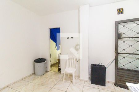 Sala 1 de casa à venda com 4 quartos, 200m² em Conjunto Habitacional Aguia de Haia, São Paulo