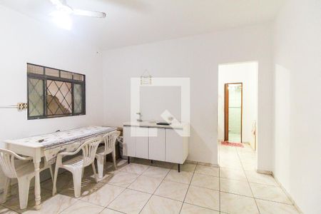 Sala 1 de casa à venda com 4 quartos, 200m² em Conjunto Habitacional Aguia de Haia, São Paulo