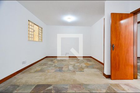 Quarto 1 de casa para alugar com 2 quartos, 90m² em São Pedro, Belo Horizonte