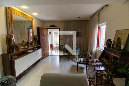 Sala de casa para alugar com 3 quartos, 300m² em Santa Rosa, Niterói