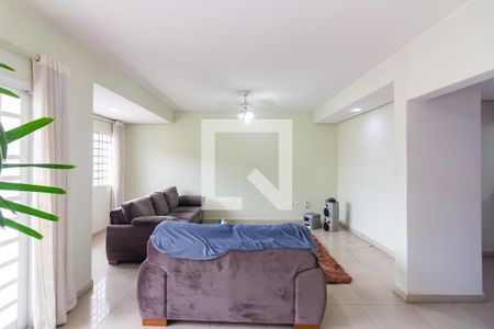 Sala de casa à venda com 4 quartos, 200m² em Jardim Primeiro de Maio (chacara Fazendinha), Osasco