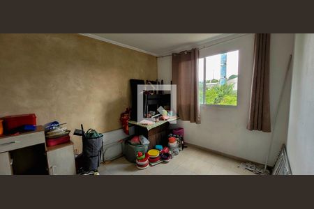 Apartamento para alugar com 2 quartos, 38m² em Jardim das Oliveiras, Itaquaquecetuba