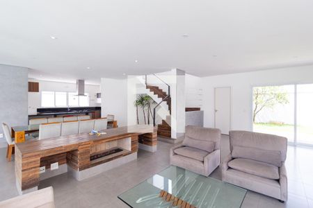 Sala de casa de condomínio para alugar com 4 quartos, 450m² em Terras do Madeira, Carapicuíba