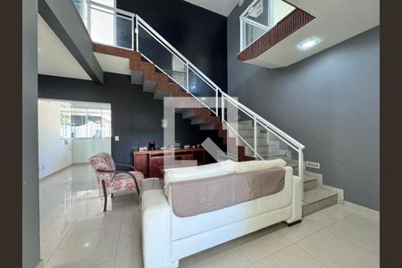 Sala de casa de condomínio à venda com 4 quartos, 480m² em Guaratiba, Rio de Janeiro