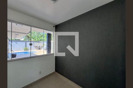 Sala de casa de condomínio à venda com 4 quartos, 480m² em Guaratiba, Rio de Janeiro