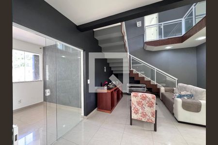 Sala de casa de condomínio à venda com 4 quartos, 480m² em Guaratiba, Rio de Janeiro