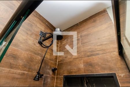 Banheiro de kitnet/studio para alugar com 1 quarto, 23m² em Itaberaba, São Paulo