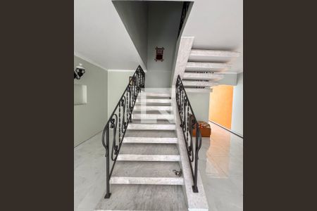 Escada de casa para alugar com 5 quartos, 230m² em Vila Marte, São Paulo