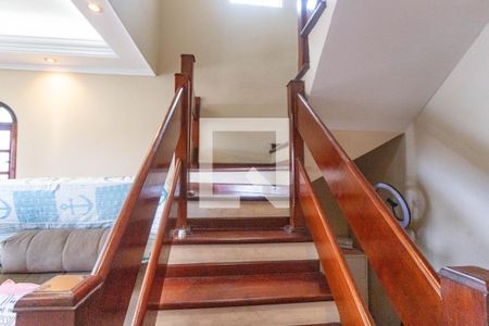 Escada de casa à venda com 3 quartos, 125m² em Vila Santa Terezinha, Diadema