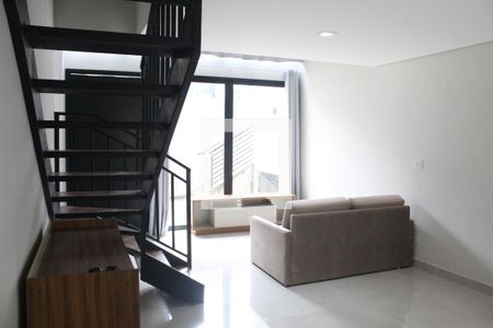 Sala de casa de condomínio para alugar com 2 quartos, 125m² em Parque Frondoso, Cotia