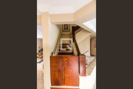 Escada de casa de condomínio para alugar com 4 quartos, 521m² em Residencial Zero (tambore), Santana de Parnaíba