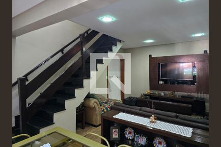 Sala/ Casa 01 Escada acesso aos Quartos de casa à venda com 5 quartos, 250m² em Parque Continental Ii, Guarulhos