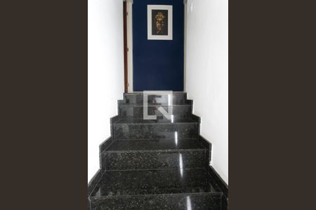 Escada de casa para alugar com 2 quartos, 80m² em Vila Brasil, São Paulo