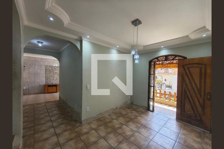 Casa de Condomínio para alugar com 4 quartos, 250m² em Taquara, Rio de Janeiro