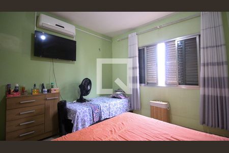 Quarto 2 de casa à venda com 3 quartos, 500m² em Jardim Ana Rosa, São Paulo