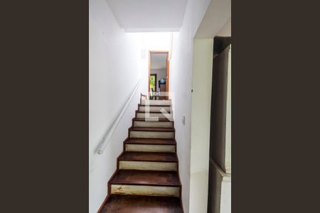 Escada de casa de condomínio para alugar com 3 quartos, 506m² em Vilarejo, Carapicuíba