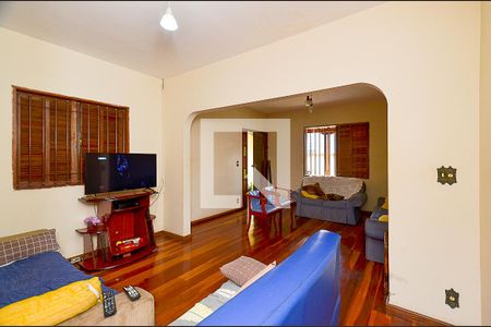 Casa à venda com 4 quartos, 200m² em Santa Efigênia, Belo Horizonte