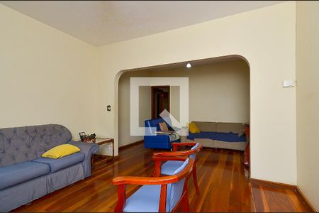 Casa à venda com 4 quartos, 200m² em Santa Efigênia, Belo Horizonte