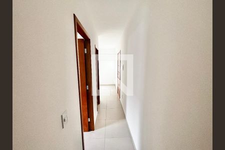 Corredor de apartamento para alugar com 2 quartos, 40m² em Vila Vitorio Mazzei, São Paulo
