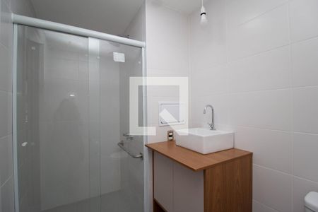 Banheiro de kitnet/studio para alugar com 1 quarto, 27m² em Vila Primavera, São Paulo