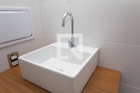 Banheiro de kitnet/studio para alugar com 1 quarto, 27m² em Vila Primavera, São Paulo