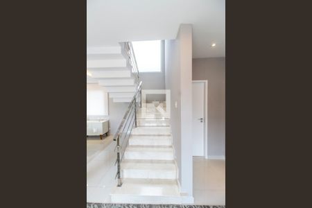 Escada de casa de condomínio à venda com 4 quartos, 379m² em Centro de Apoio I (alphaville), Santana de Parnaíba