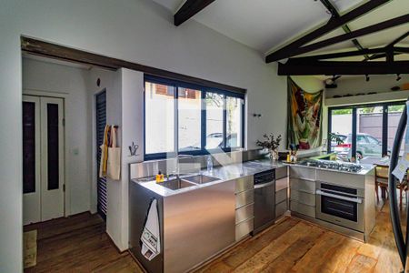 Casa à venda com 3 quartos, 254m² em Alto de Pinheiros, São Paulo