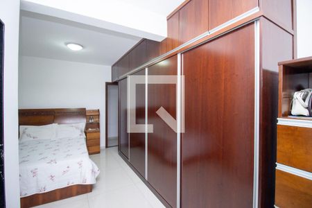 Quarto Suíte de casa à venda com 4 quartos, 360m² em Parque Maracana, Contagem
