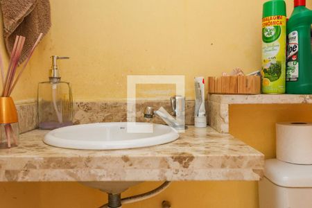 Lavabo de casa de condomínio à venda com 2 quartos, 92m² em Parque das Cigarreiras, Taboão da Serra