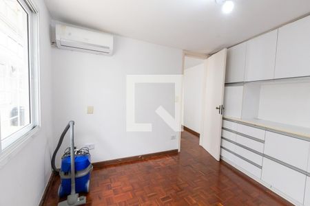 Quarto 1 de casa para alugar com 1 quarto, 190m² em São Braz, Curitiba