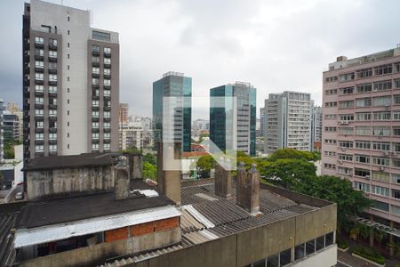 Sala_Vista de kitnet/studio para alugar com 1 quarto, 30m² em Auxiliadora, Porto Alegre