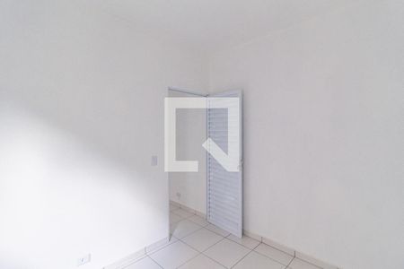 Quarto de casa para alugar com 1 quarto, 28m² em Jardim Ana Estela, Carapicuíba