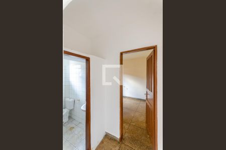 Banheiro Corredor de casa para alugar com 1 quarto, 40m² em Jardim Guarani, São Paulo