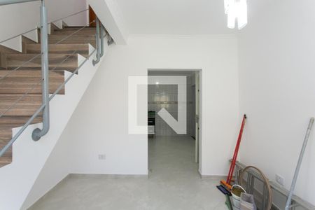 Sala de casa para alugar com 2 quartos, 70m² em Jardim Itapemirim, São Paulo