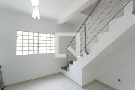 Sala de casa para alugar com 2 quartos, 70m² em Jardim Itapemirim, São Paulo