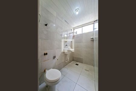 Banheiro de kitnet/studio para alugar com 0 quarto, 23m² em Ocian, Praia Grande