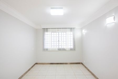 Sala 2 de casa para alugar com 5 quartos, 480m² em Cidade Jardim, Uberlândia