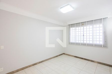 Sala 2 de casa para alugar com 5 quartos, 480m² em Cidade Jardim, Uberlândia